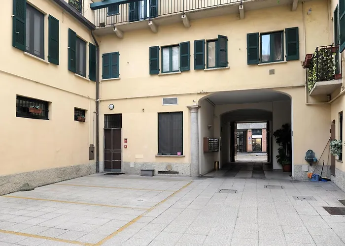 Comecasa Flowery Terraced Apartment